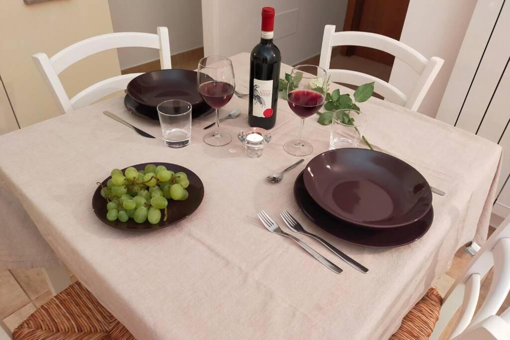Poggio Ai Grilli Apartment Certaldo Bagian luar foto